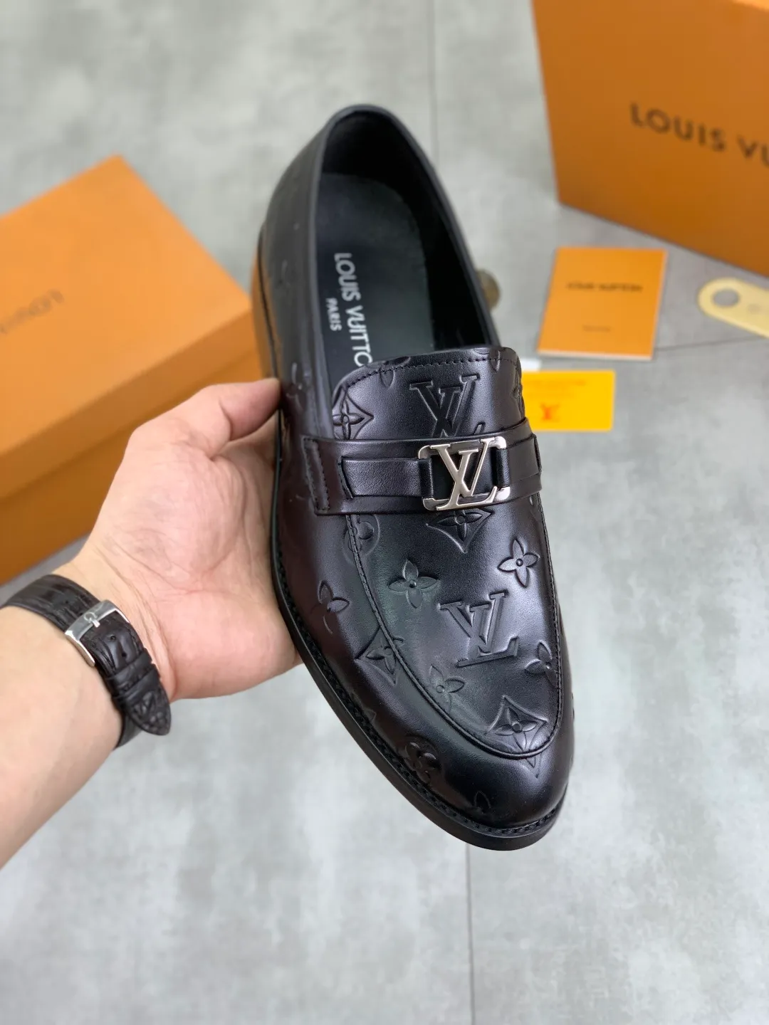 Men's Men's Shoes 💰P420 [New Style] 💰Yangli💎💎💎[Louis Vuitton] LV high-end men's formal business leather shoes, original order 1:1! Original imported calfskin, original metal buckle, imported sheepskin lining for feet, original outsole, men's shoe size: 39-45 (38.46 customized) black optional